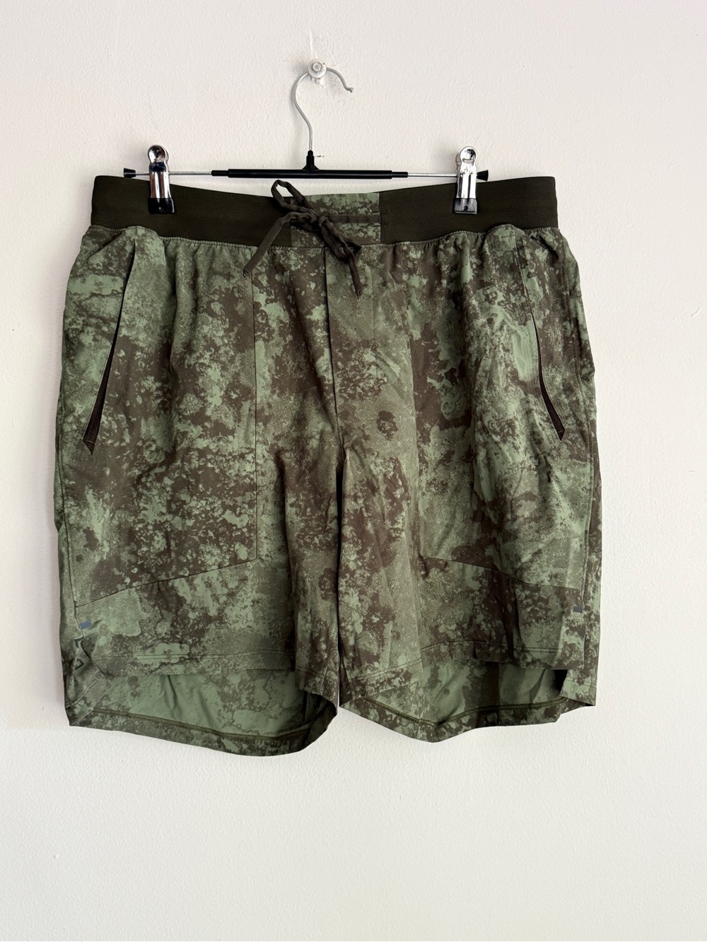 Lululemon License To Train Shorts Tactile Green Camo 7” Inseam Linerless Size L